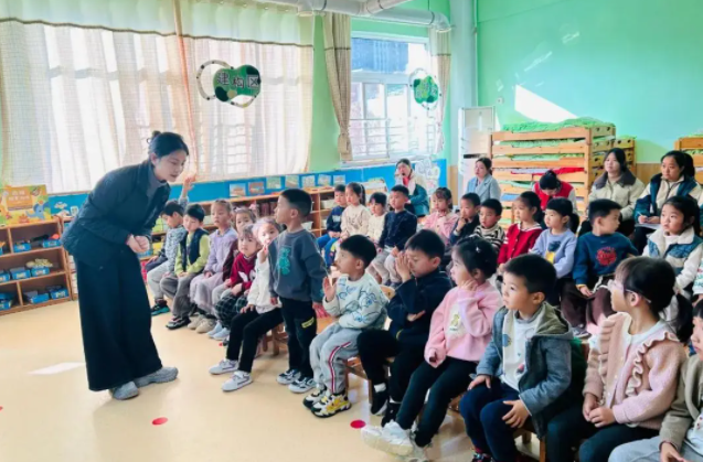 专业化活动生活化共育常态化系统培育幼儿的核心素养 专业化活动生活化共育常态化系统培育幼儿的核心素养