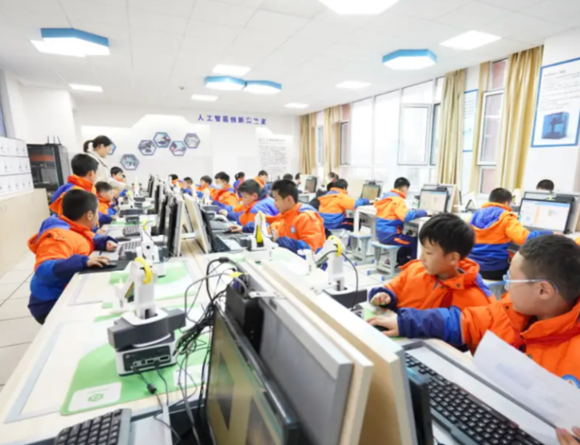 新模态的语文课正在把沉淀数十年的主题教育与AI技能深度交融